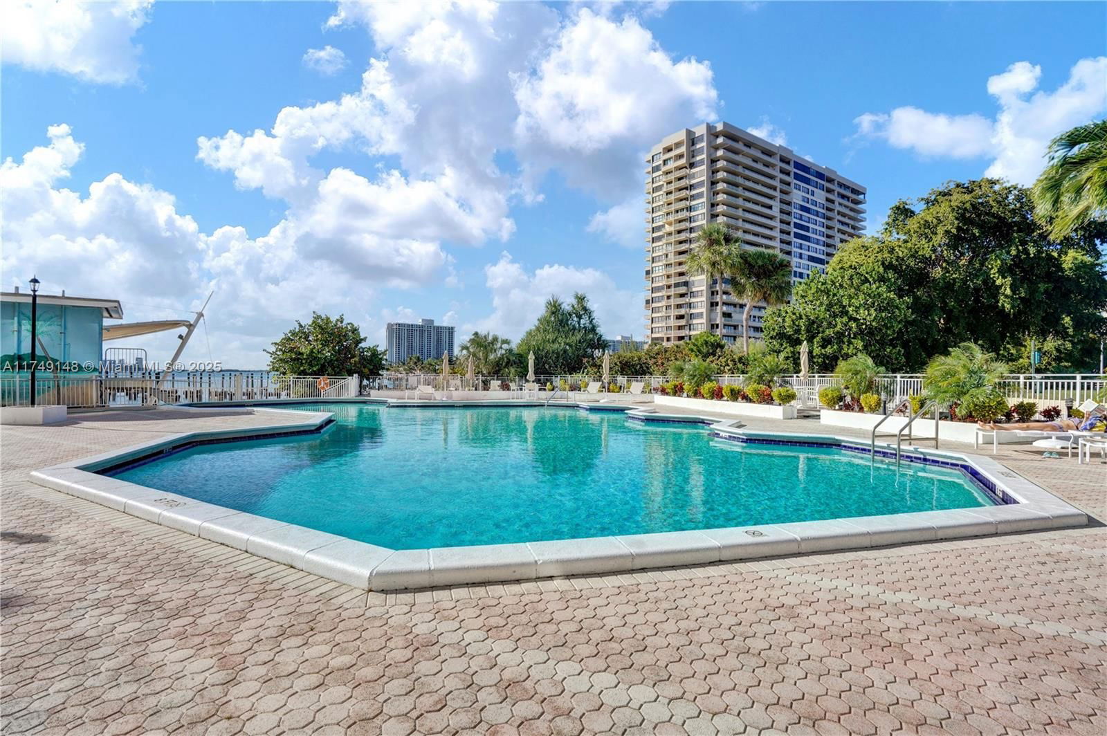 Real estate property located at 11111 Biscayne Blvd #17H, Miami-dade, Jockey Club Condo, Miami, FL