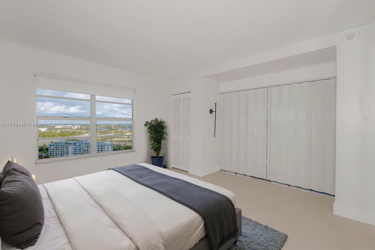 Real estate property located at 11111 Biscayne Blvd #17H, Miami-dade, Jockey Club Condo, Miami, FL