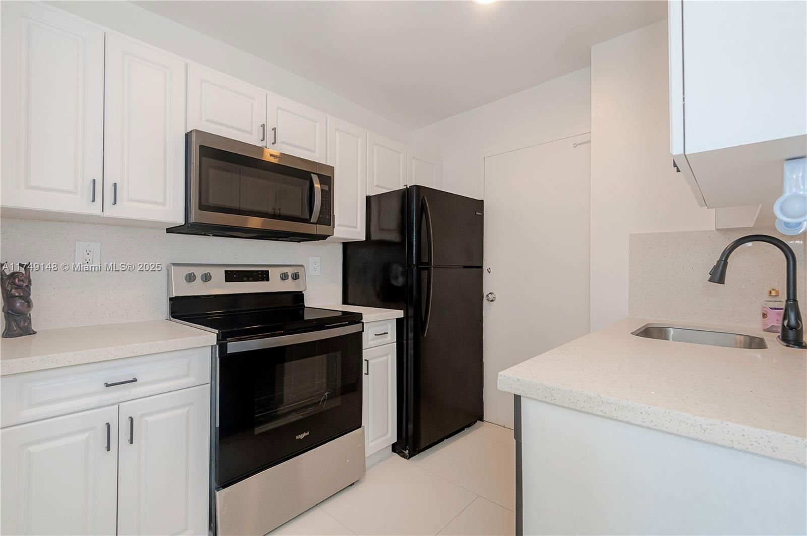 Real estate property located at 11111 Biscayne Blvd #17H, Miami-dade, Jockey Club Condo, Miami, FL