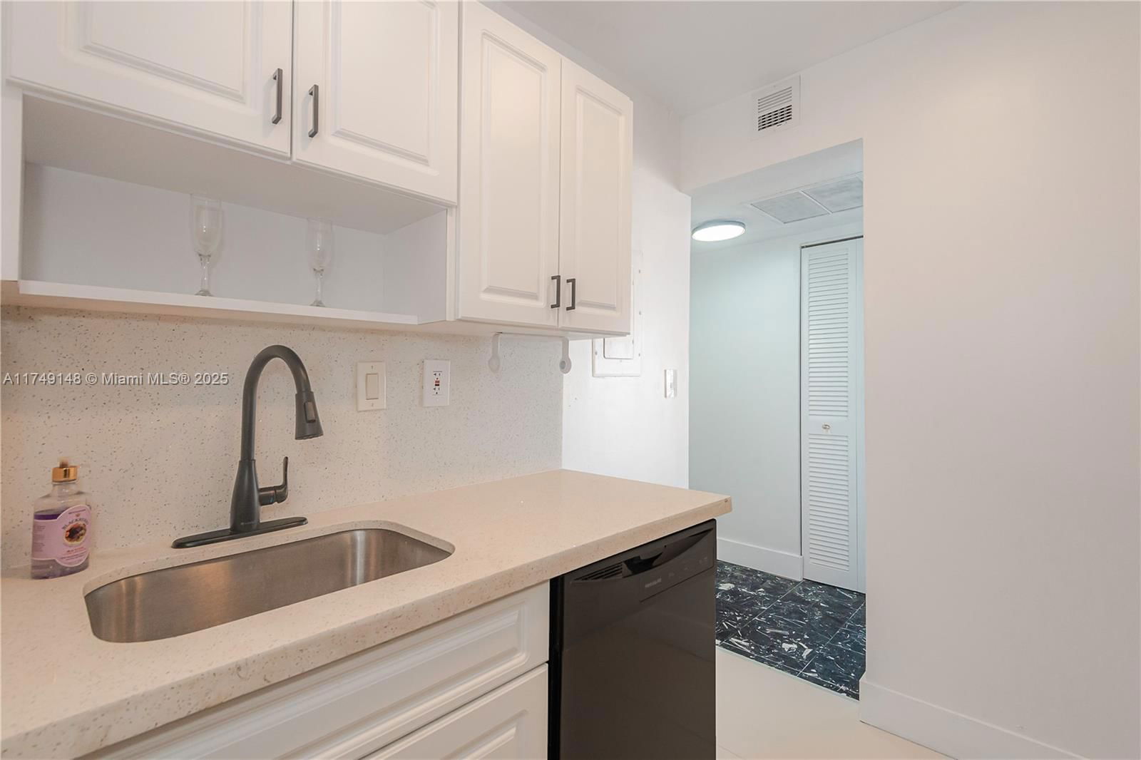 Real estate property located at 11111 Biscayne Blvd #17H, Miami-dade, Jockey Club Condo, Miami, FL