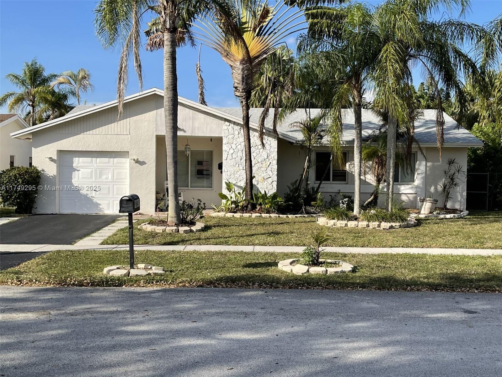 Real estate property located at 16841 Royal Poinciana Dr, Broward, BONAVENTURE LAKES ADD 2, Weston, FL