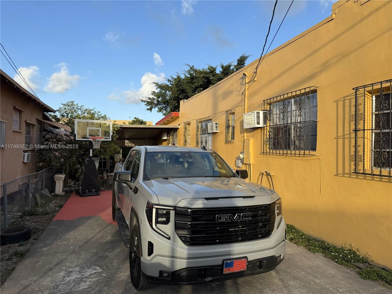 Real estate property located at 240 17th Ct, Miami-dade, Idlewild Park, Miami, FL