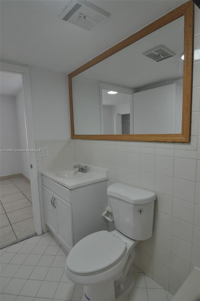 Real estate property located at 6278 22nd Ct #7, Miami-dade, Cadiz Ii Condo, Hialeah, FL