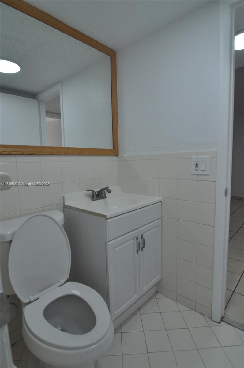 Real estate property located at 6278 22nd Ct #7, Miami-dade, Cadiz Ii Condo, Hialeah, FL