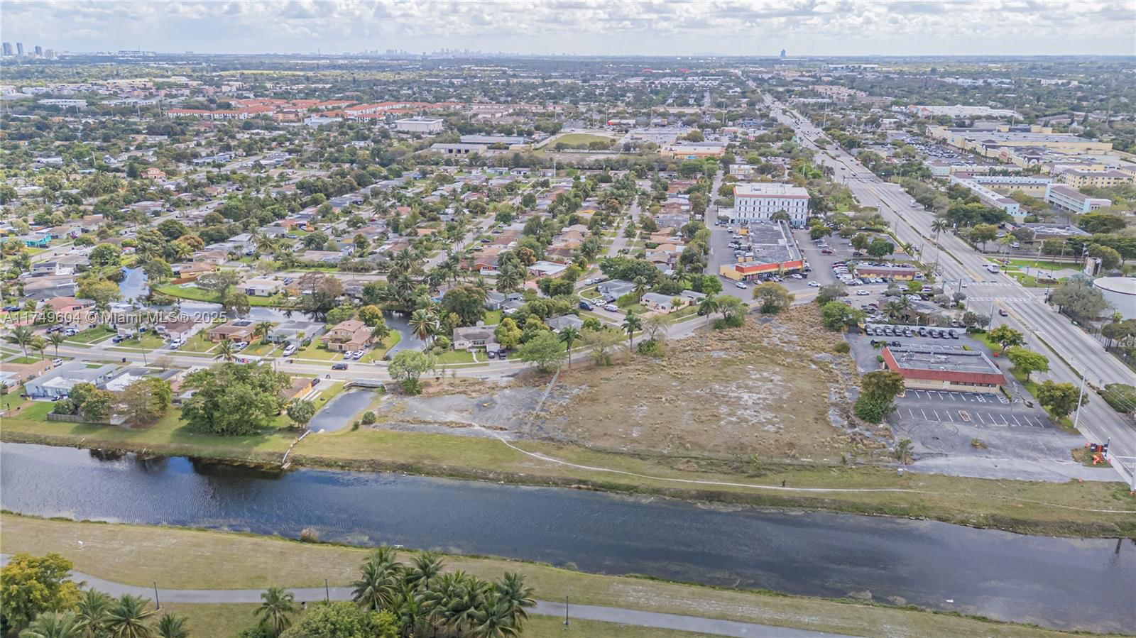 Real estate property located at 3900 37th St, Broward, Lauderdale Lakes, FL