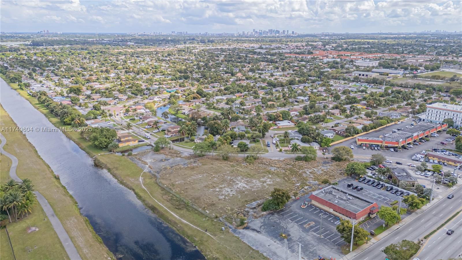 Real estate property located at 3900 37th St, Broward, Lauderdale Lakes, FL