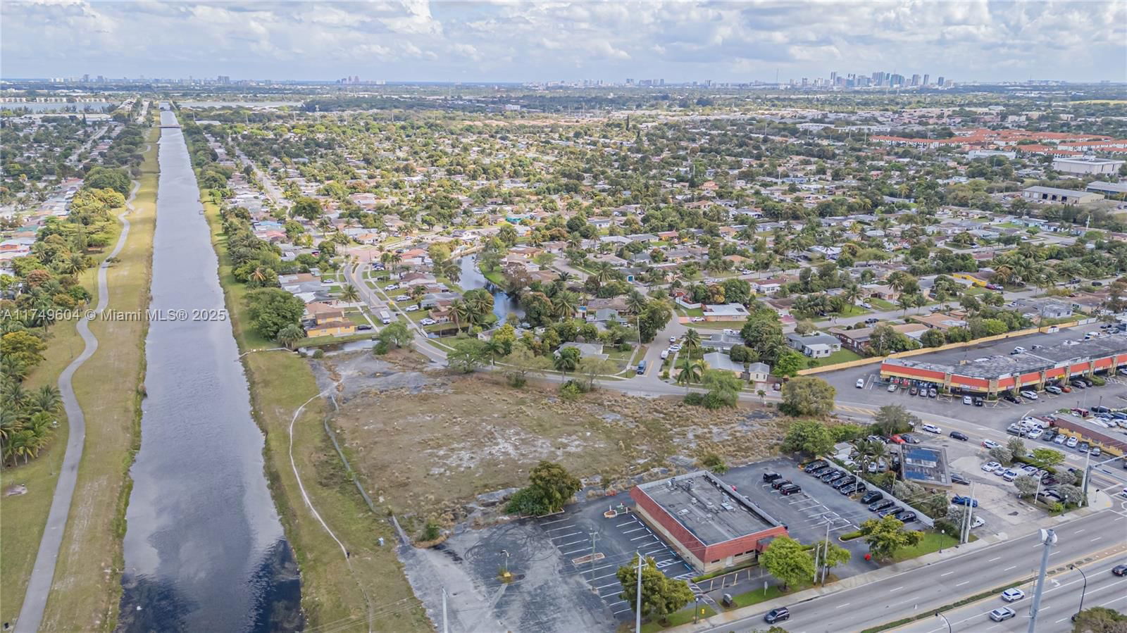Real estate property located at 3900 37th St, Broward, Lauderdale Lakes, FL
