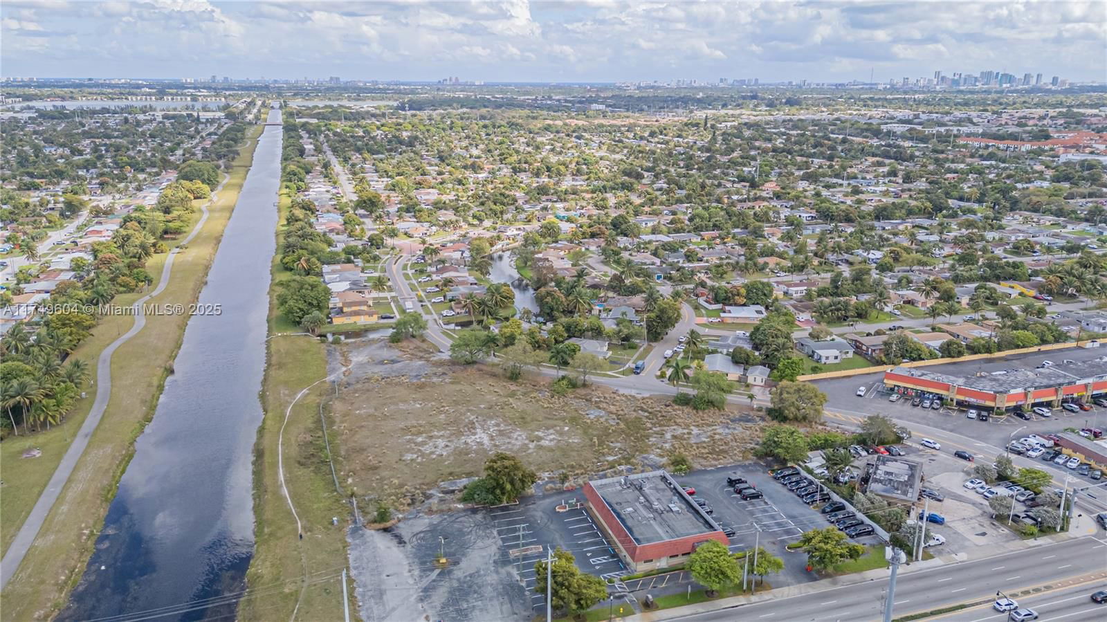 Real estate property located at 3900 37th St, Broward, Lauderdale Lakes, FL