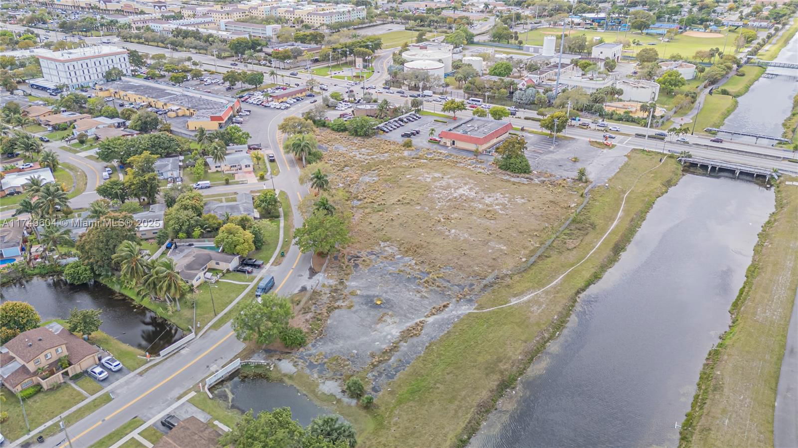 Real estate property located at 3900 37th St, Broward, Lauderdale Lakes, FL