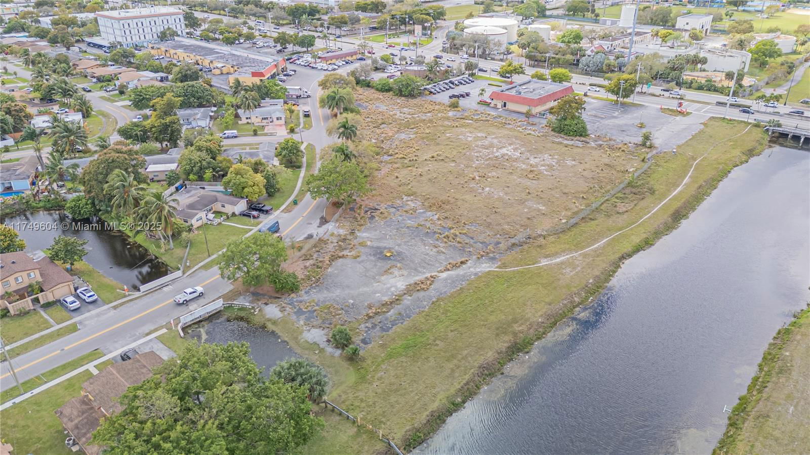 Real estate property located at 3900 37th St, Broward, Lauderdale Lakes, FL