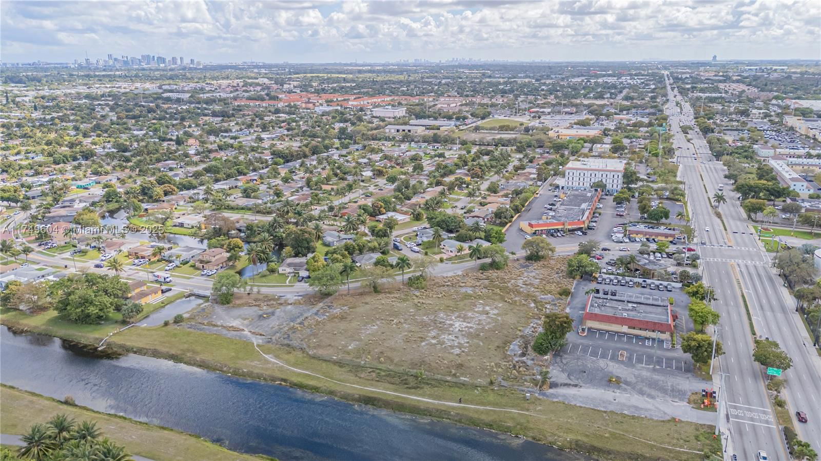 Real estate property located at 3900 37th St, Broward, Lauderdale Lakes, FL