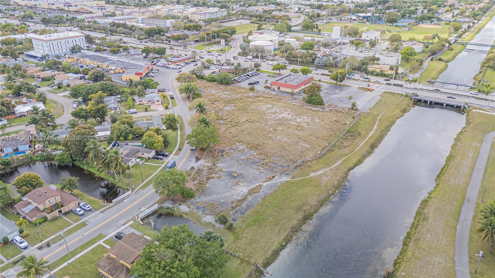 Real estate property located at 3900 37th St, Broward, Lauderdale Lakes, FL