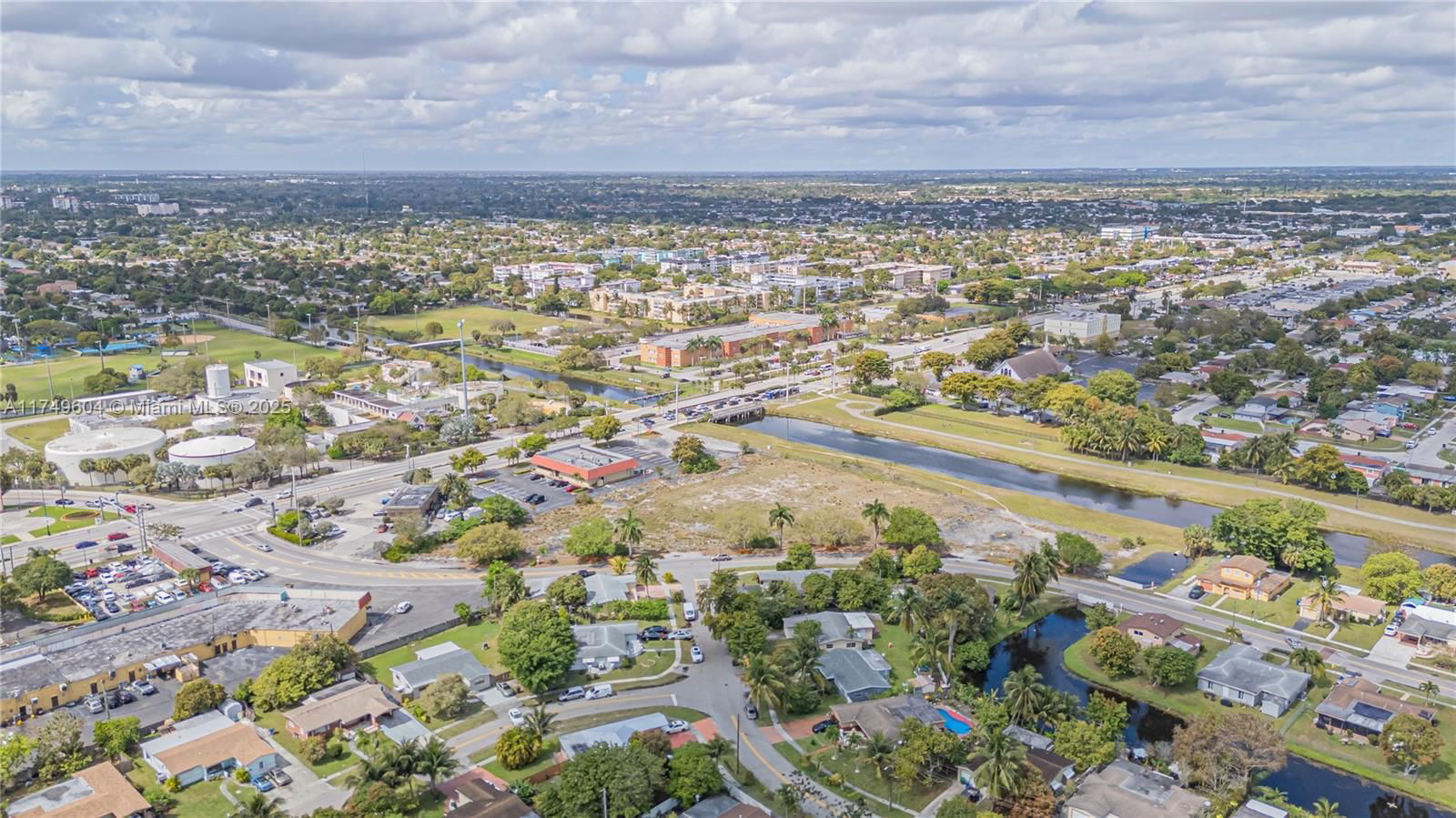 Real estate property located at 3900 37th St, Broward, Lauderdale Lakes, FL