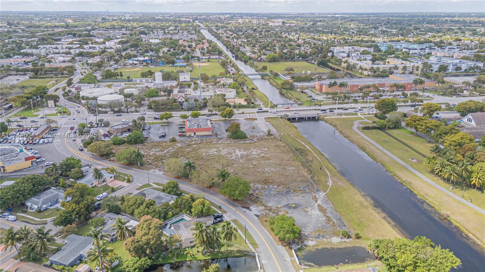 Real estate property located at 3900 37th St, Broward, Lauderdale Lakes, FL