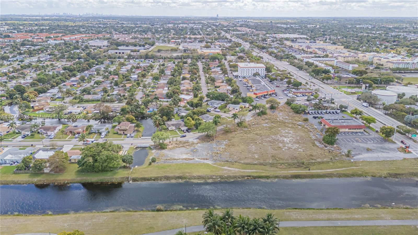 Real estate property located at 3900 37th St, Broward, Lauderdale Lakes, FL