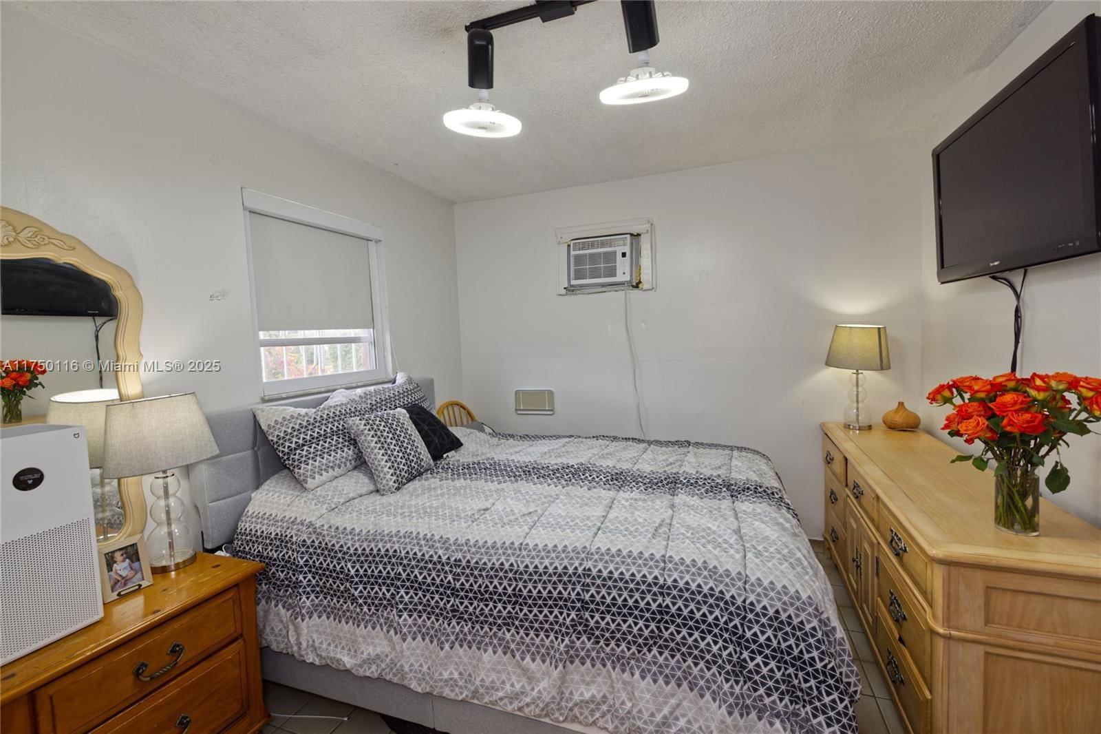 Real estate property located at 10745 Westwood Lake Dr, Miami-dade, Westwood Lake 10th Addn, Miami, FL