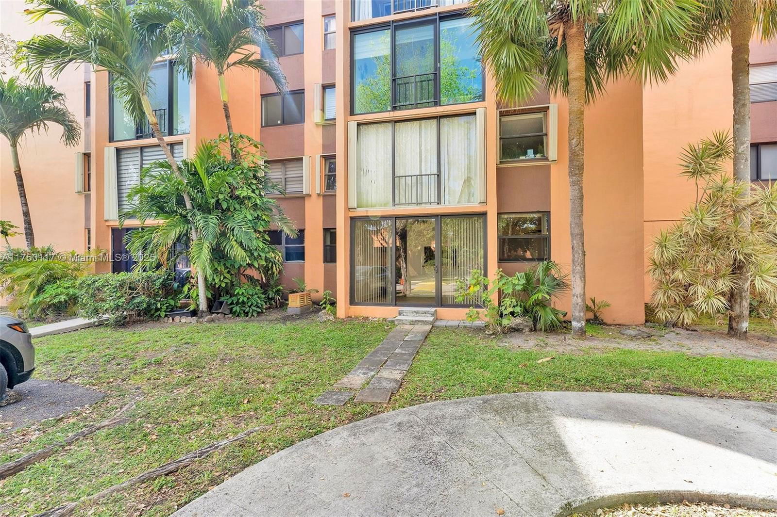 Real estate property located at 9410 Flagler St #109-1, Miami-dade, Versialles Gardens Ii Con, Miami, FL