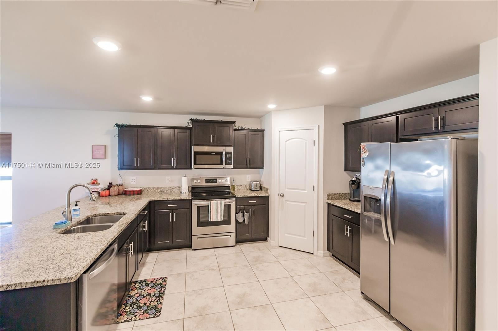 Real estate property located at 2705 5th Ter, Lee, Cape Coral, Cape Coral, FL