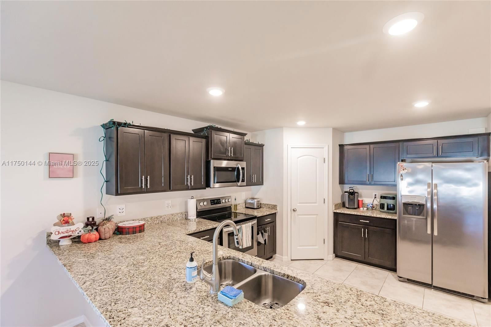 Real estate property located at 2705 5th Ter, Lee, Cape Coral, Cape Coral, FL