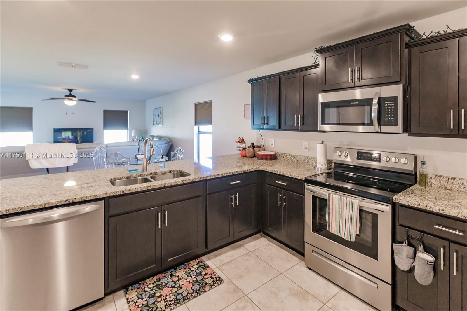 Real estate property located at 2705 5th Ter, Lee, Cape Coral, Cape Coral, FL