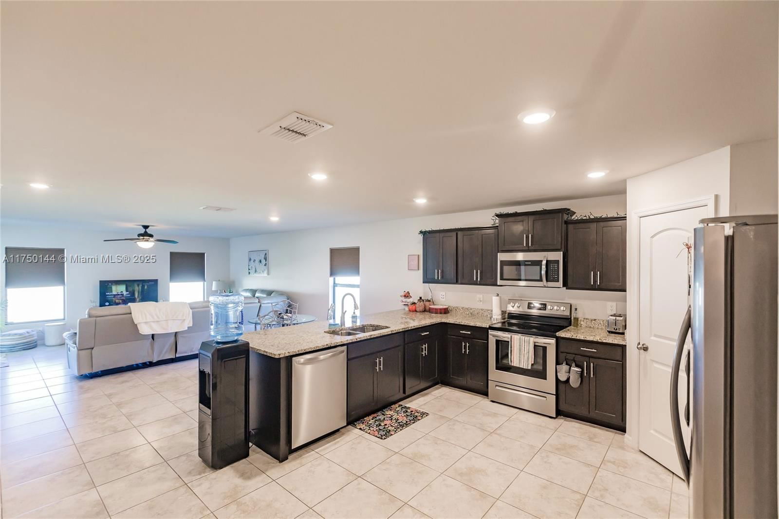 Real estate property located at 2705 5th Ter, Lee, Cape Coral, Cape Coral, FL