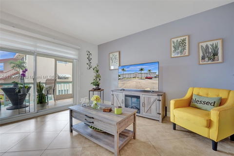 Real estate property located at 5300 Washington St I203, Broward, Beverly Hills Condo, Hollywood, FL