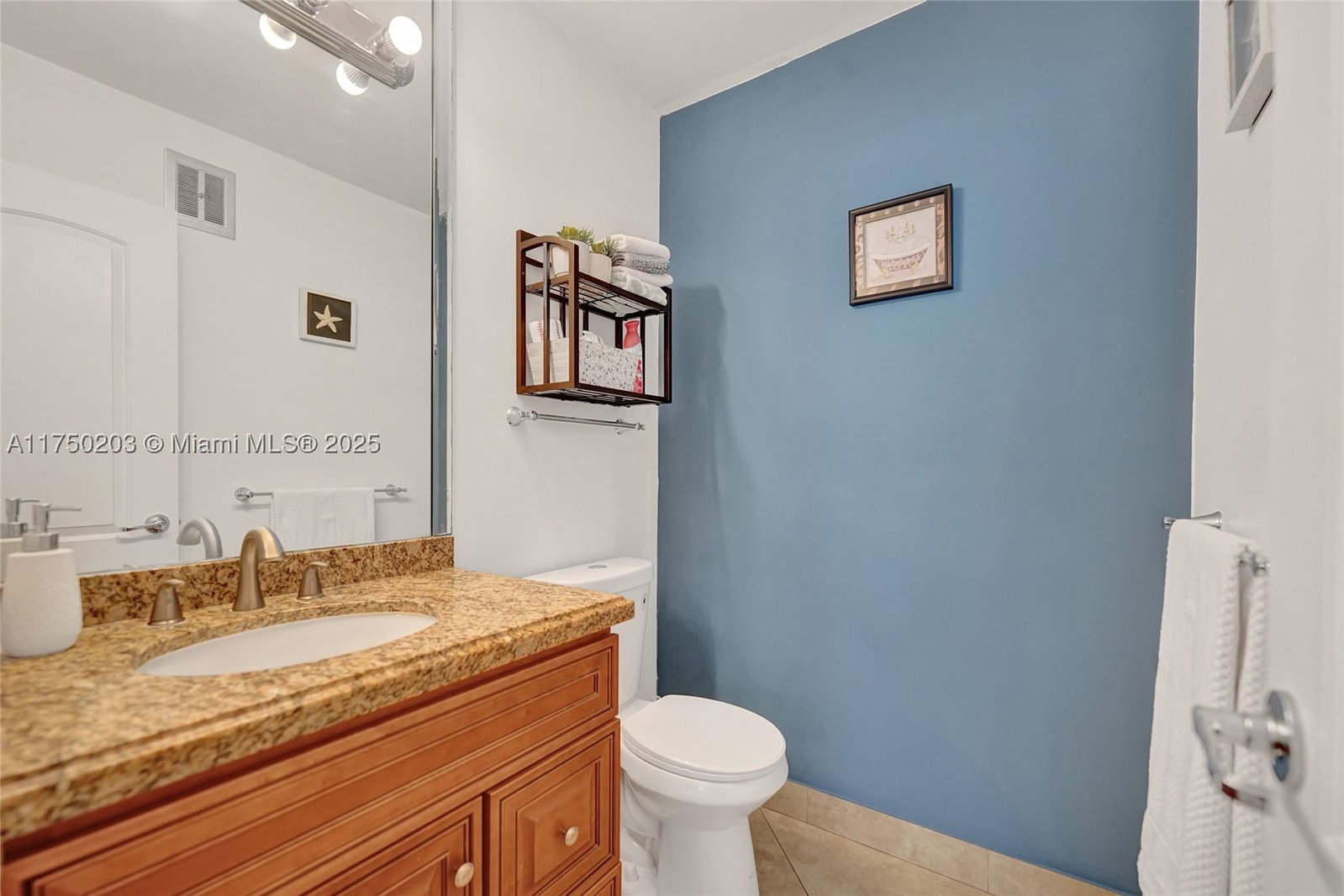 Real estate property located at 5300 Washington St I203, Broward, Beverly Hills Condo, Hollywood, FL