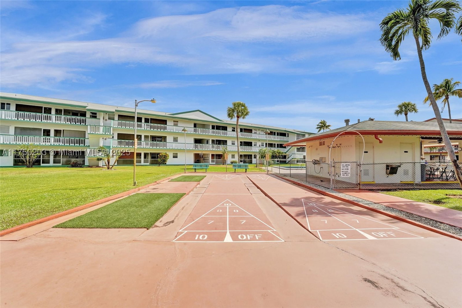 Real estate property located at 5300 Washington St I203, Broward, Beverly Hills Condo, Hollywood, FL