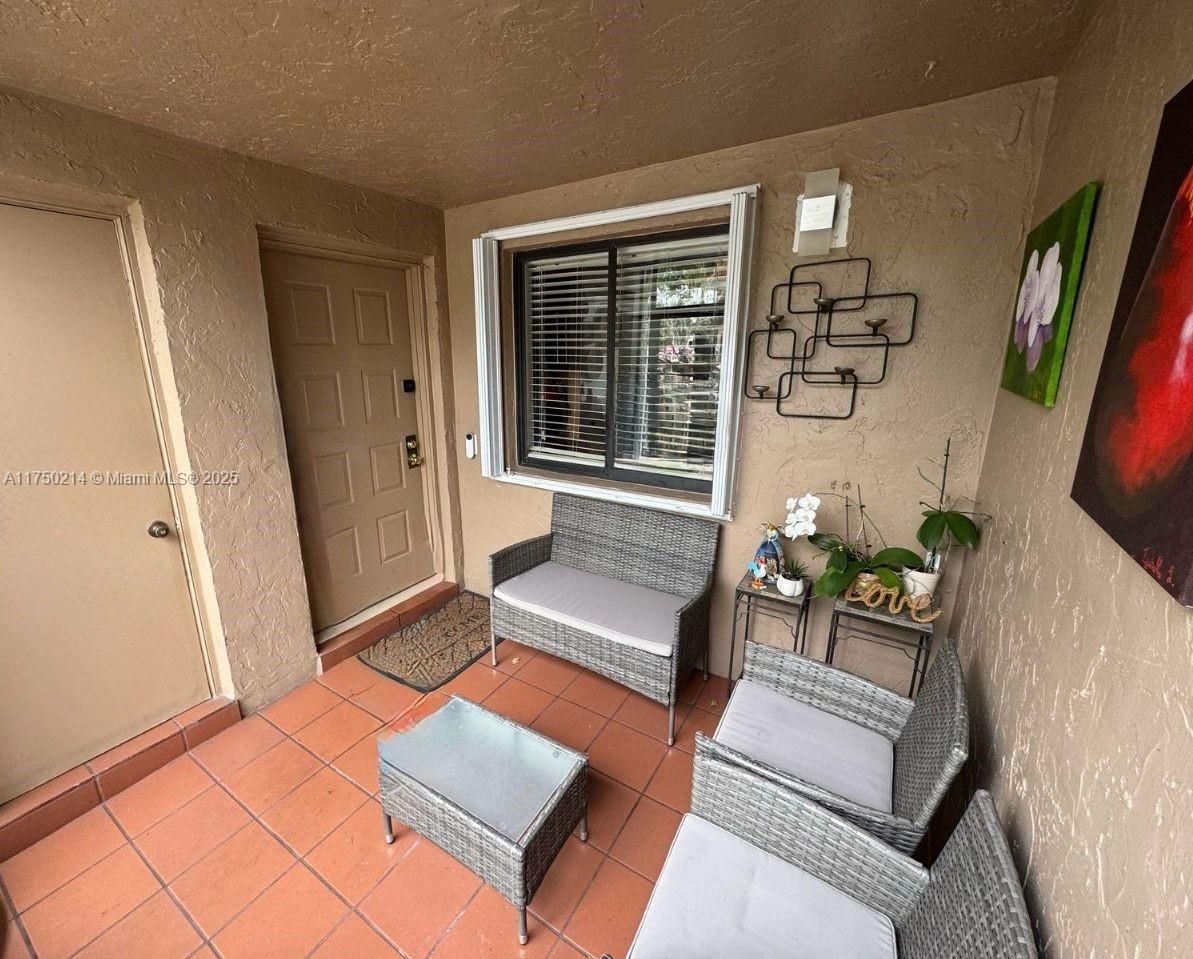 Real estate property located at 435 Lakeview Dr #104, Broward, RACQUET CLUB APARTMENTS A, Weston, FL