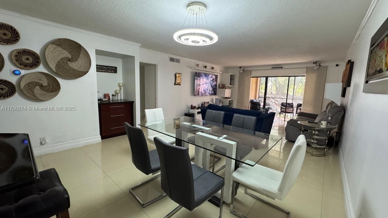 Real estate property located at 435 Lakeview Dr #104, Broward, Racquet Club Apartments A, Weston, FL
