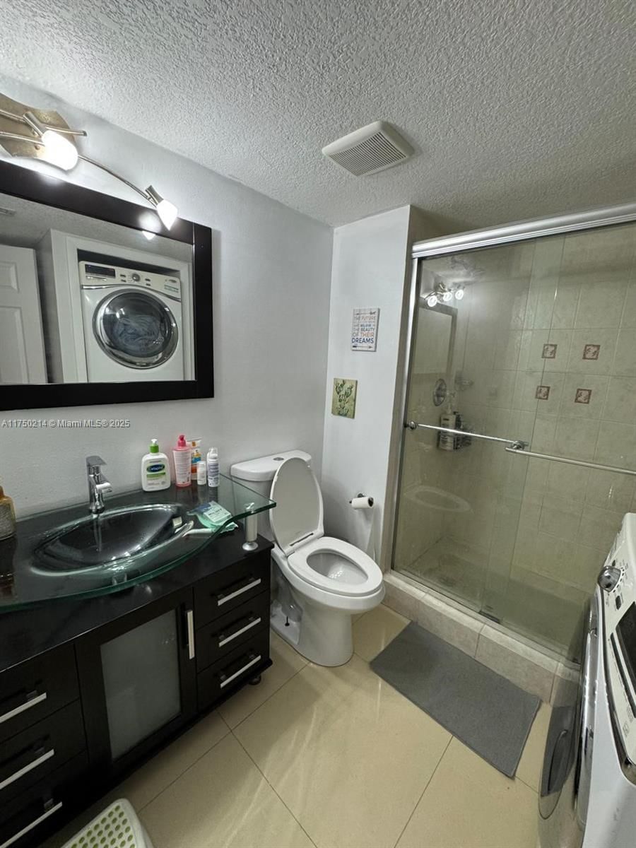 Real estate property located at 435 Lakeview Dr #104, Broward, Racquet Club Apartments A, Weston, FL