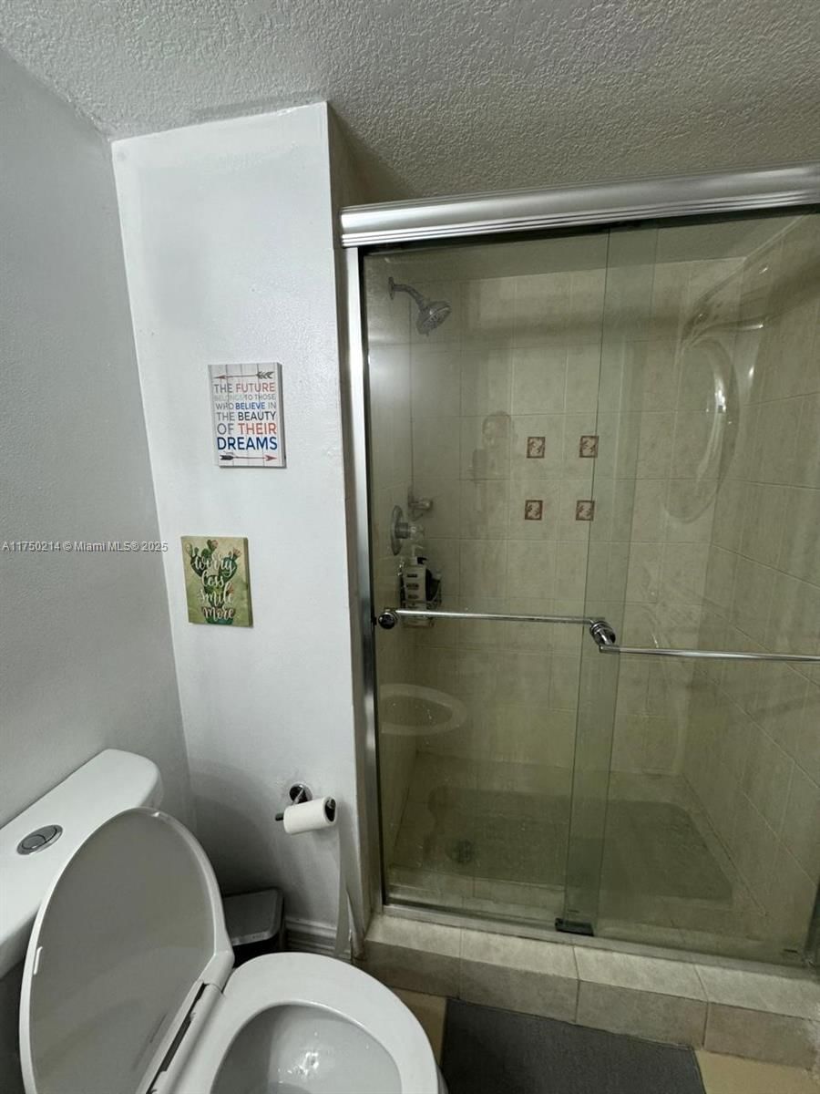 Real estate property located at 435 Lakeview Dr #104, Broward, Racquet Club Apartments A, Weston, FL