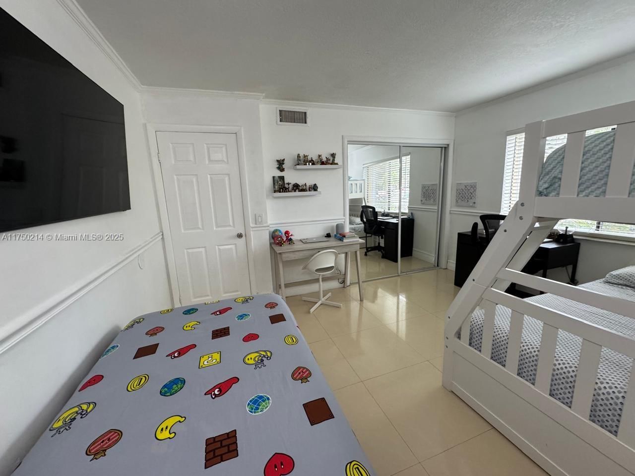 Real estate property located at 435 Lakeview Dr #104, Broward, Racquet Club Apartments A, Weston, FL