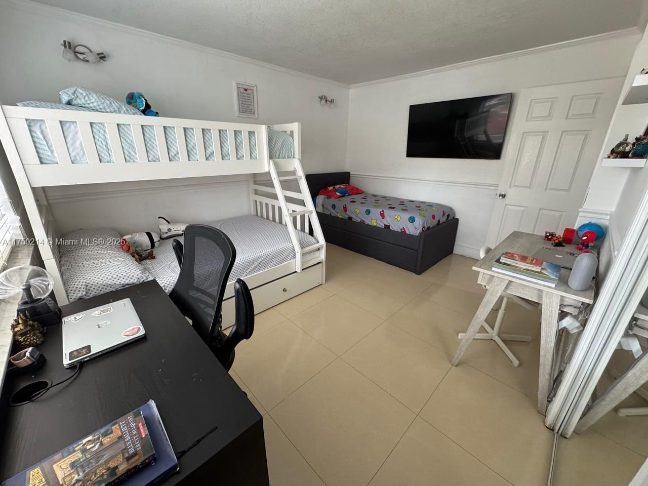 Real estate property located at 435 Lakeview Dr #104, Broward, Racquet Club Apartments A, Weston, FL