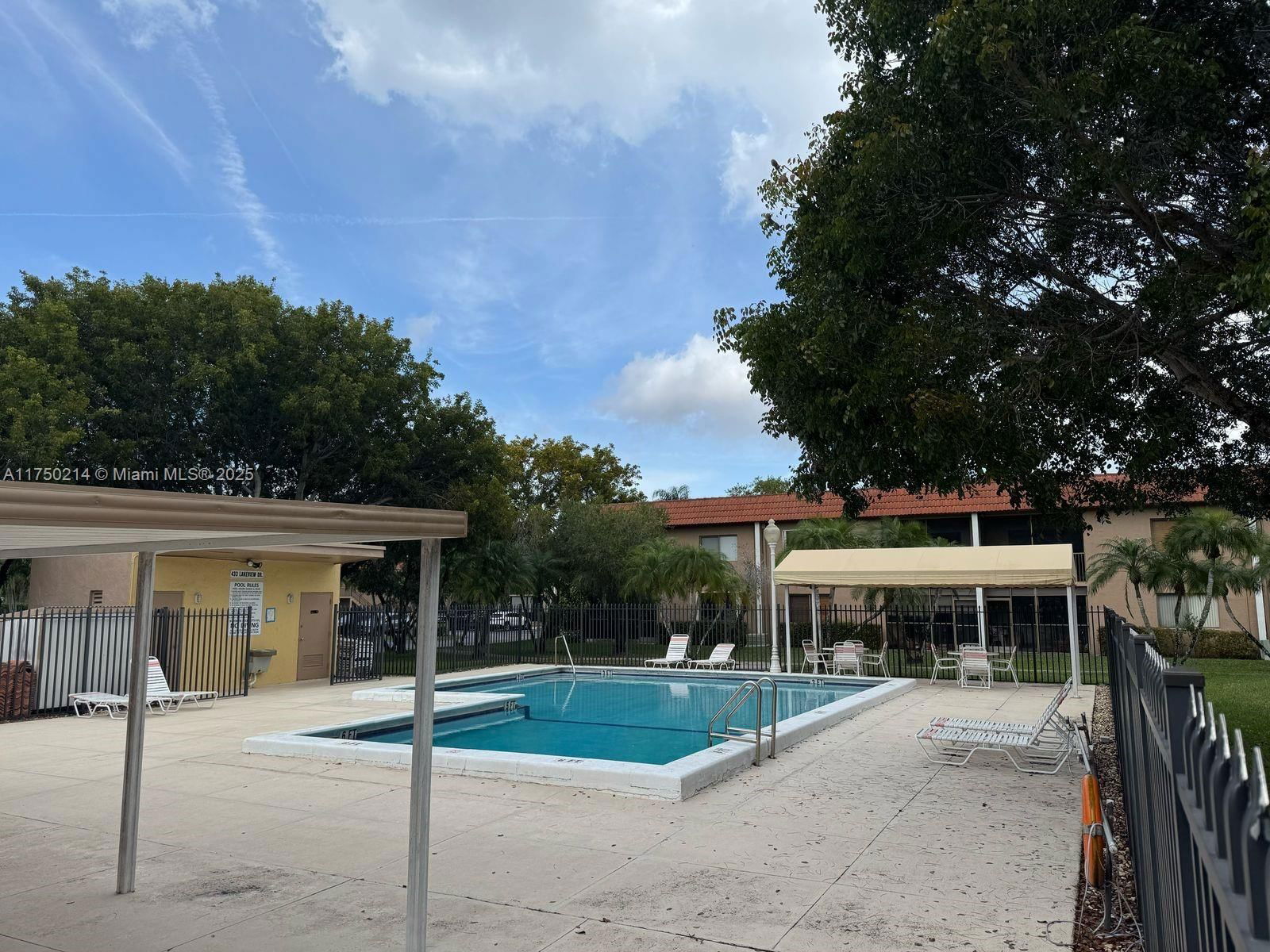 Real estate property located at 435 Lakeview Dr #104, Broward, Racquet Club Apartments A, Weston, FL