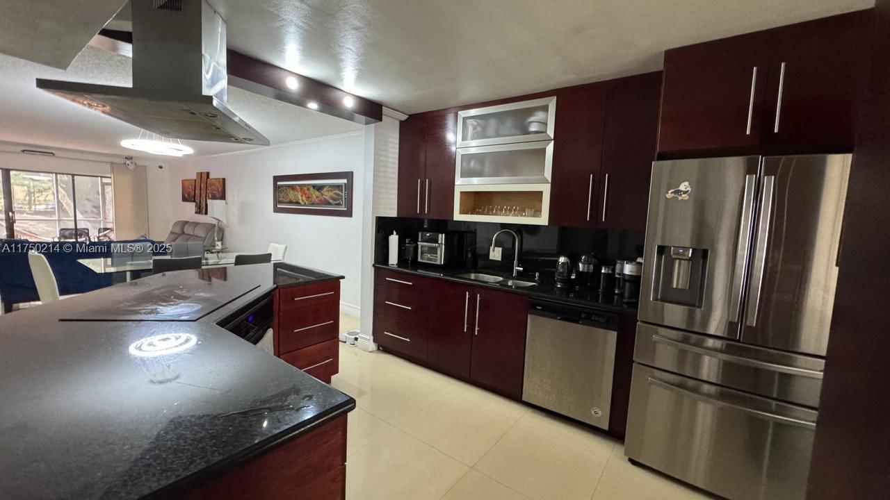 Real estate property located at 435 Lakeview Dr #104, Broward, Racquet Club Apartments A, Weston, FL