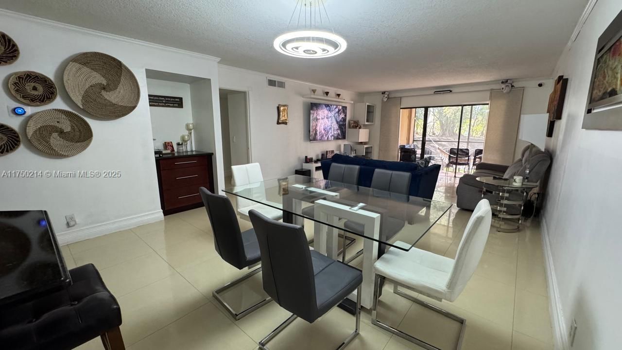 Real estate property located at 435 Lakeview Dr #104, Broward, Racquet Club Apartments A, Weston, FL