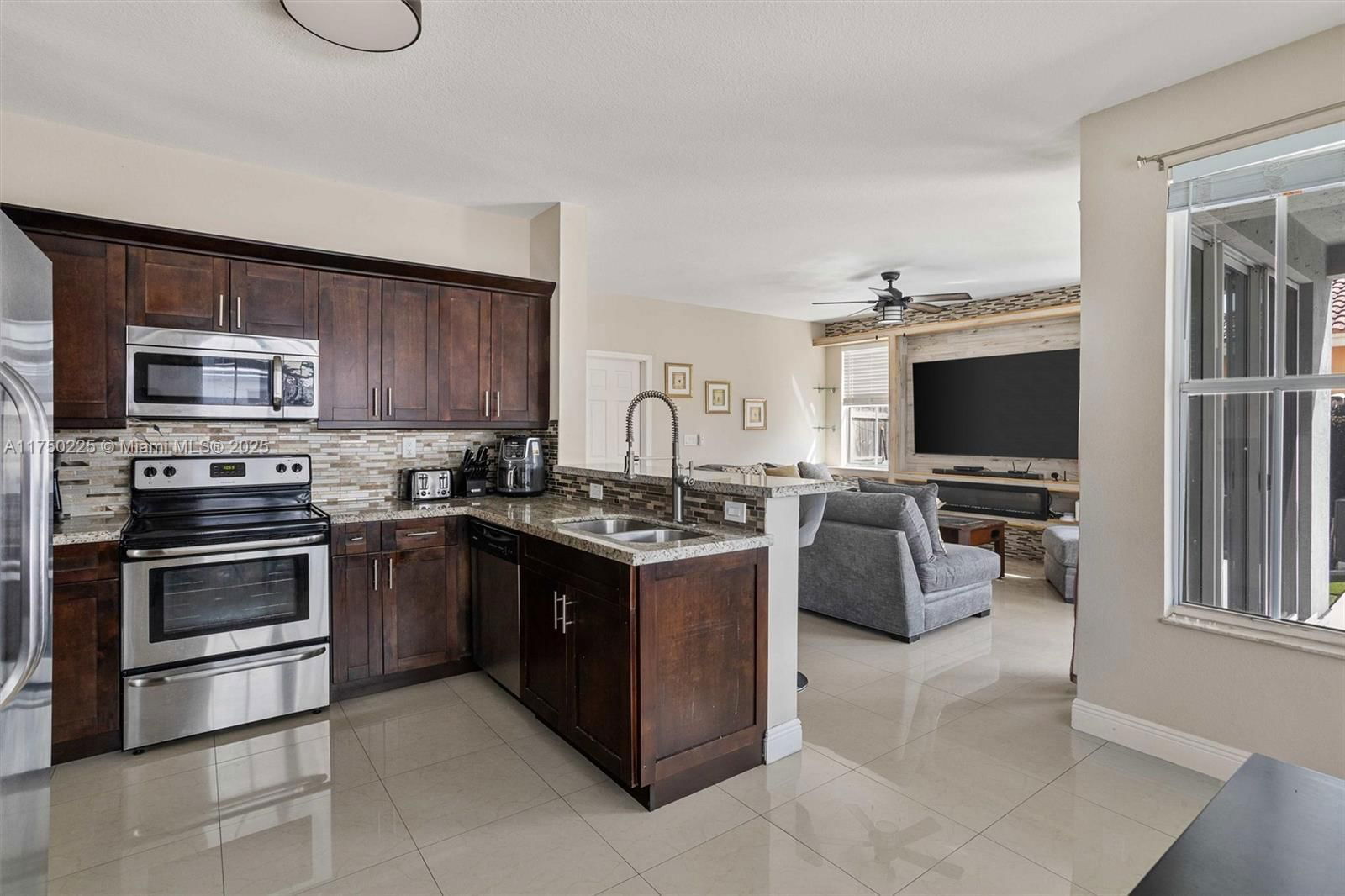 Real estate property located at 11104 242nd St, Miami-dade, Bluewaters Subdivision, Homestead, FL