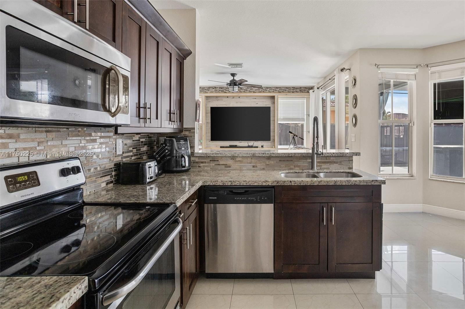 Real estate property located at 11104 242nd St, Miami-dade, Bluewaters Subdivision, Homestead, FL
