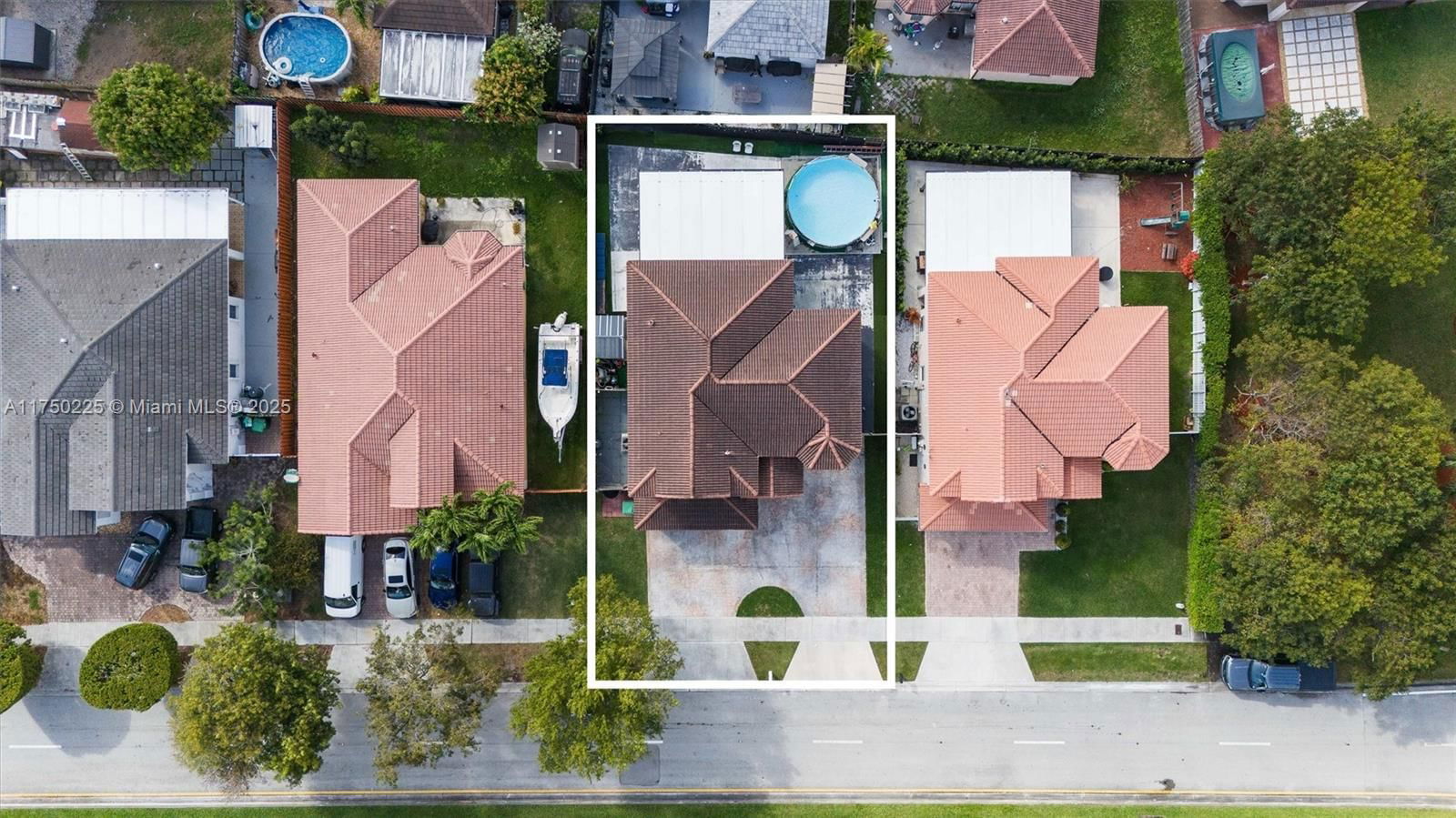Real estate property located at 11104 242nd St, Miami-dade, Bluewaters Subdivision, Homestead, FL