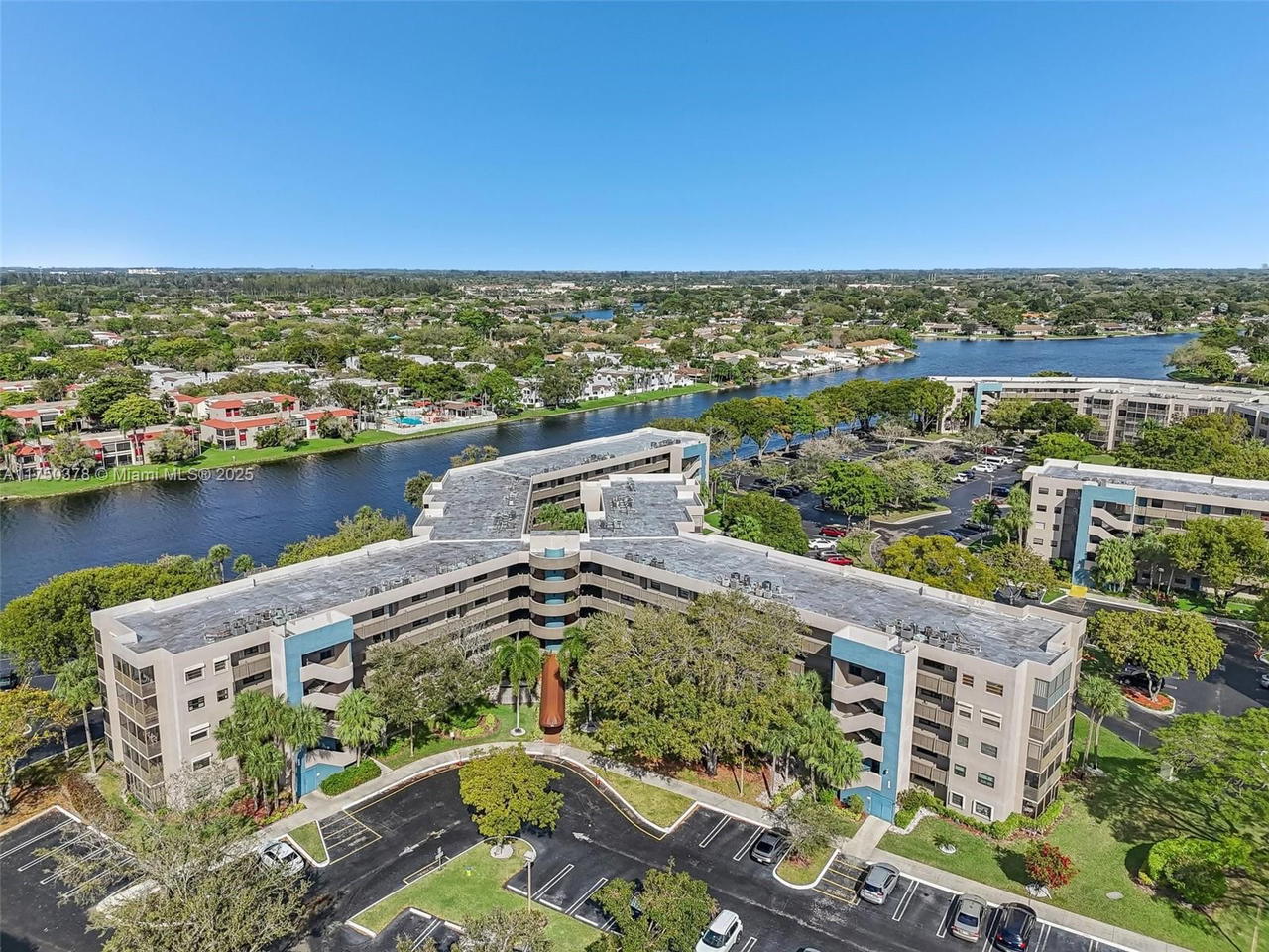 Real estate property located at 900 Colony Point Cir #408, Broward, Colony Point 1 Condo, Pembroke Pines, FL