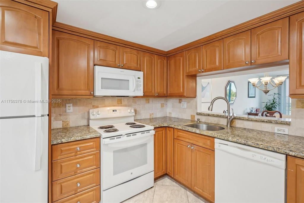 Real estate property located at 900 Colony Point Cir #408, Broward, Colony Point 1 Condo, Pembroke Pines, FL