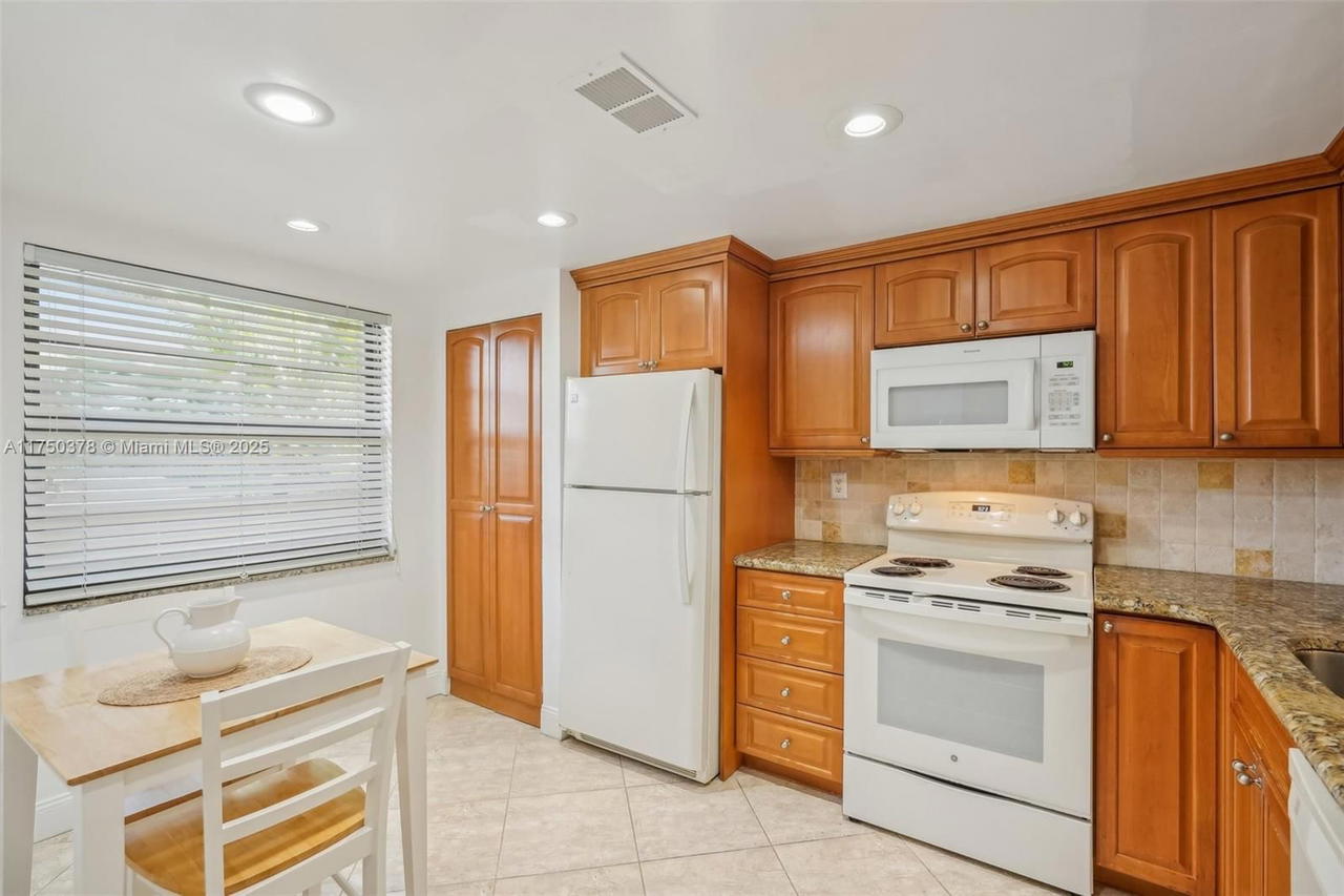 Real estate property located at 900 Colony Point Cir #408, Broward, Colony Point 1 Condo, Pembroke Pines, FL