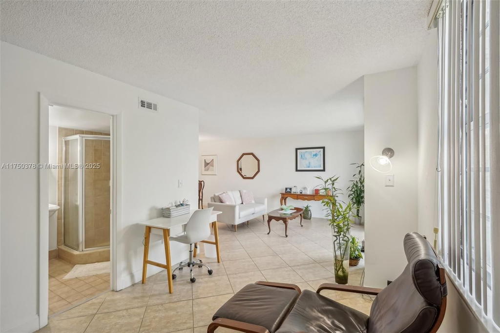 Real estate property located at 900 Colony Point Cir #408, Broward, Colony Point 1 Condo, Pembroke Pines, FL