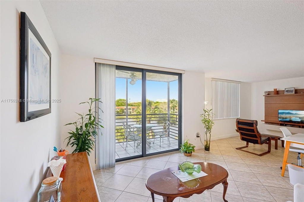Real estate property located at 900 Colony Point Cir #408, Broward, Colony Point 1 Condo, Pembroke Pines, FL