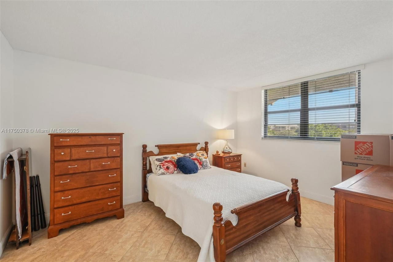 Real estate property located at 900 Colony Point Cir #408, Broward, Colony Point 1 Condo, Pembroke Pines, FL