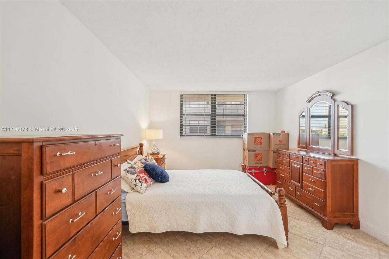 Real estate property located at 900 Colony Point Cir #408, Broward, Colony Point 1 Condo, Pembroke Pines, FL