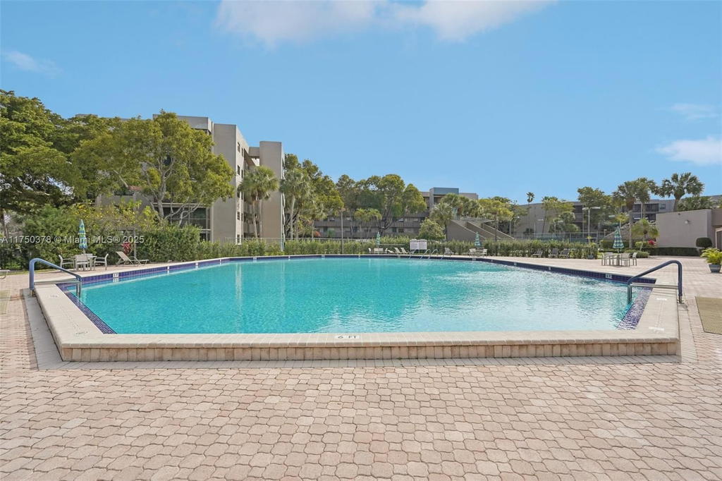 Real estate property located at 900 Colony Point Cir #408, Broward, Colony Point 1 Condo, Pembroke Pines, FL