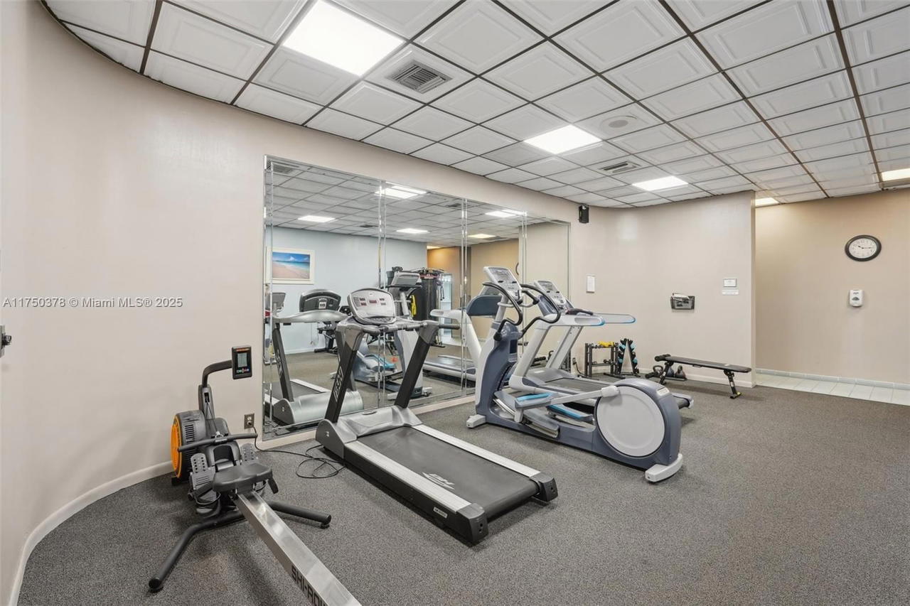 Real estate property located at 900 Colony Point Cir #408, Broward, Colony Point 1 Condo, Pembroke Pines, FL
