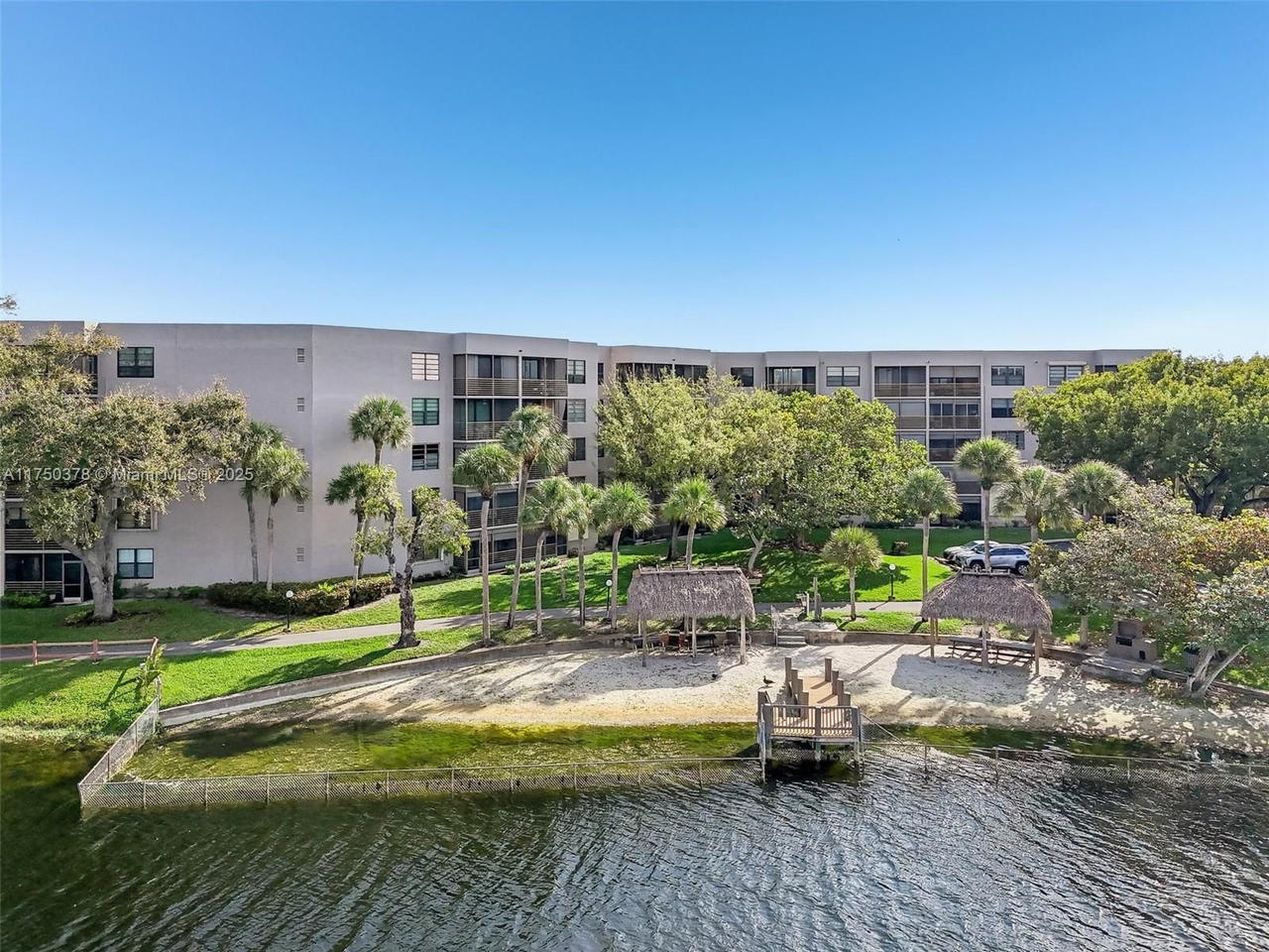 Real estate property located at 900 Colony Point Cir #408, Broward, Colony Point 1 Condo, Pembroke Pines, FL
